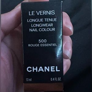 LE VERNIS LONGWEAR NAIL COLOUR, ROUGE ESSENTIEL 500